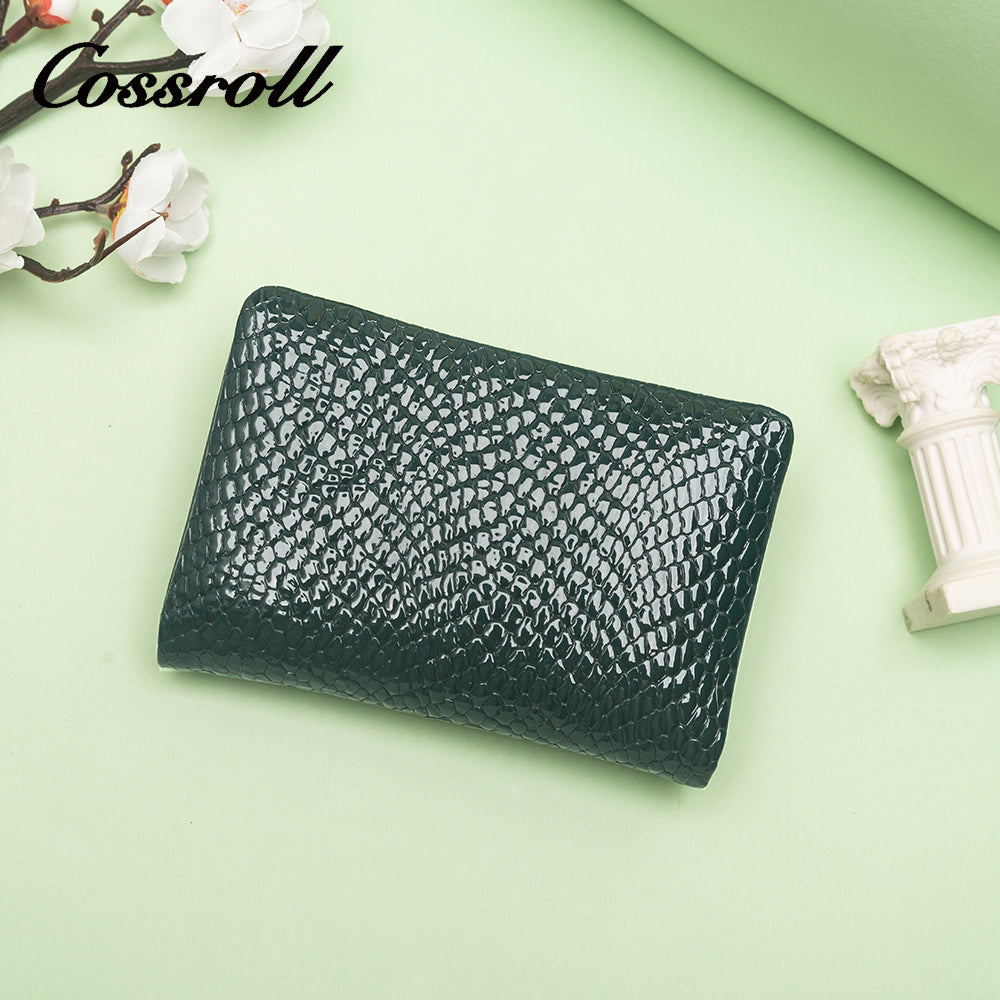 Enduring glamour: the latest women's leather wallet styles for a stylish lifestyle