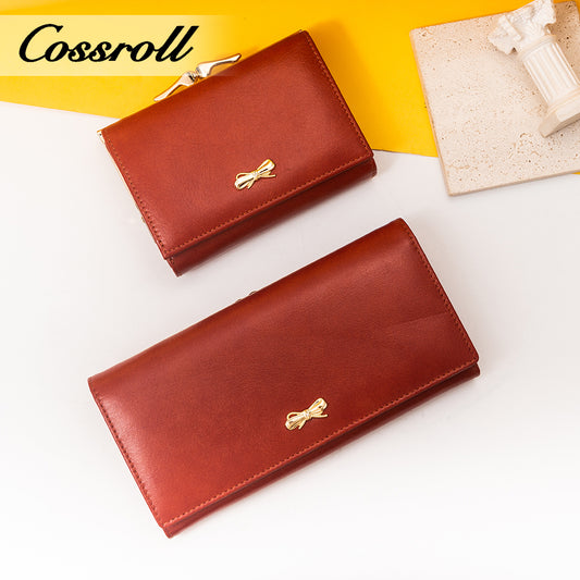 Oil-tanned leather multi-position long wallet with a simple and stylish design, a popular and practical large capacity wallet that can hold a smartphone.