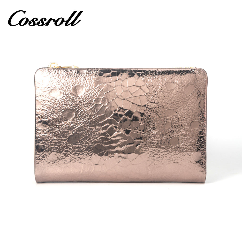 Texture and detail at the same time: a premium leather wallet to show off your taste and quality