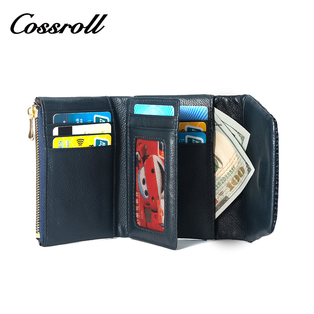 Women's short waxed leather wallet